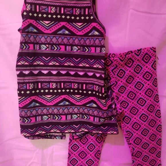total girl Other - 2pc set. Capri leggings and top size 4